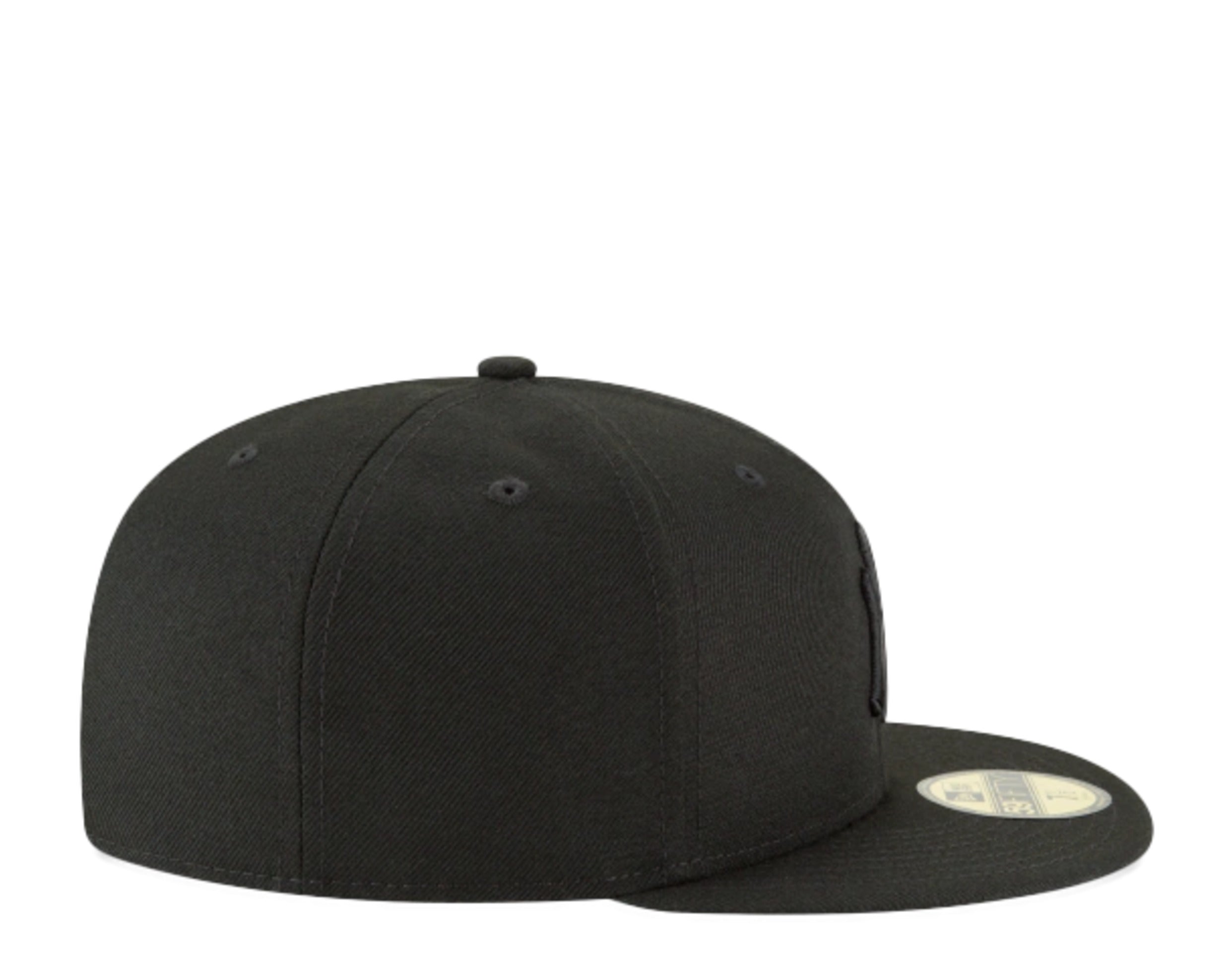 New Era 59Fifty MLB New York Yankees Blackout Basic Fitted Hat