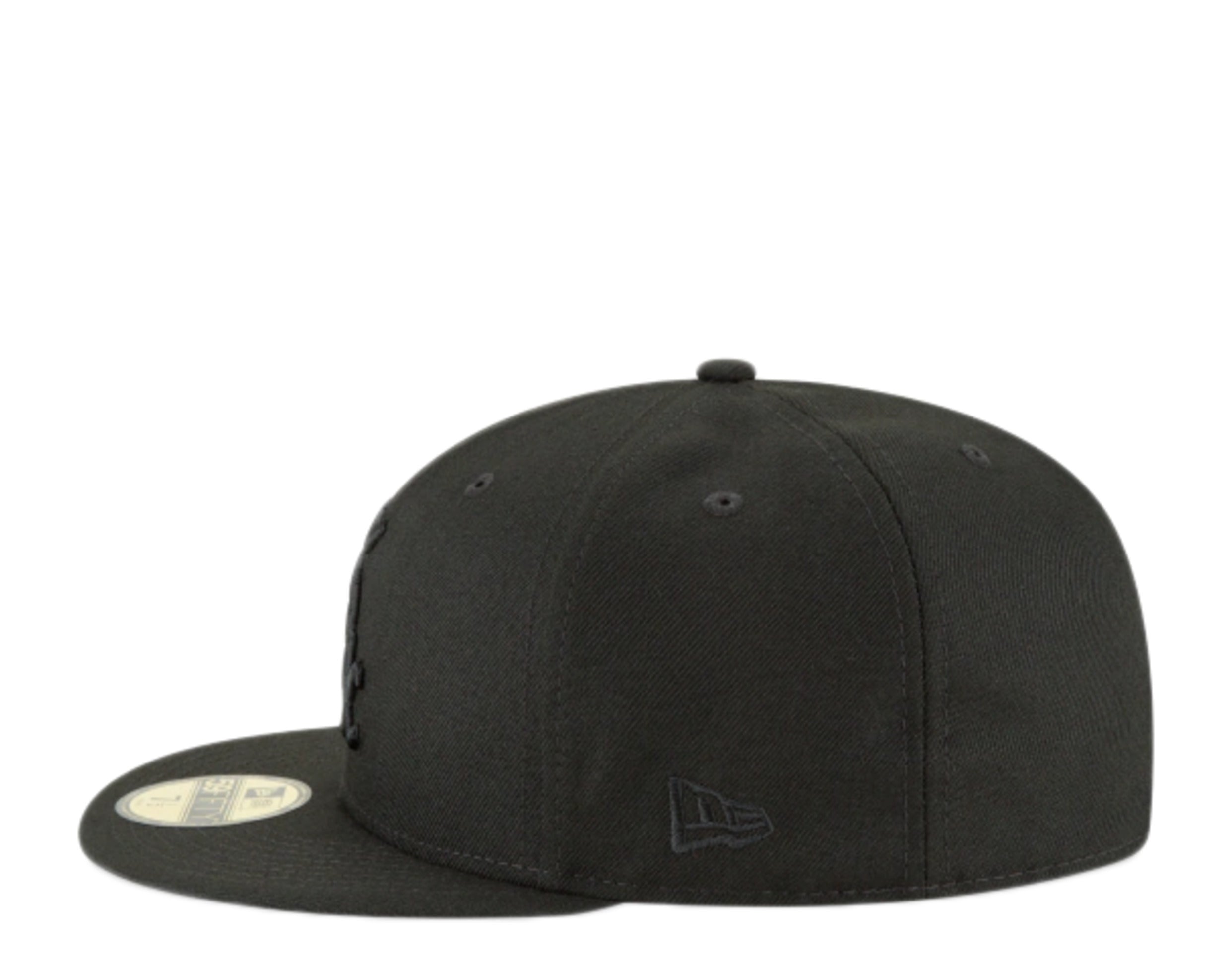 New Era 59Fifty MLB Chicago White Sox Blackout Basic Fitted Hat