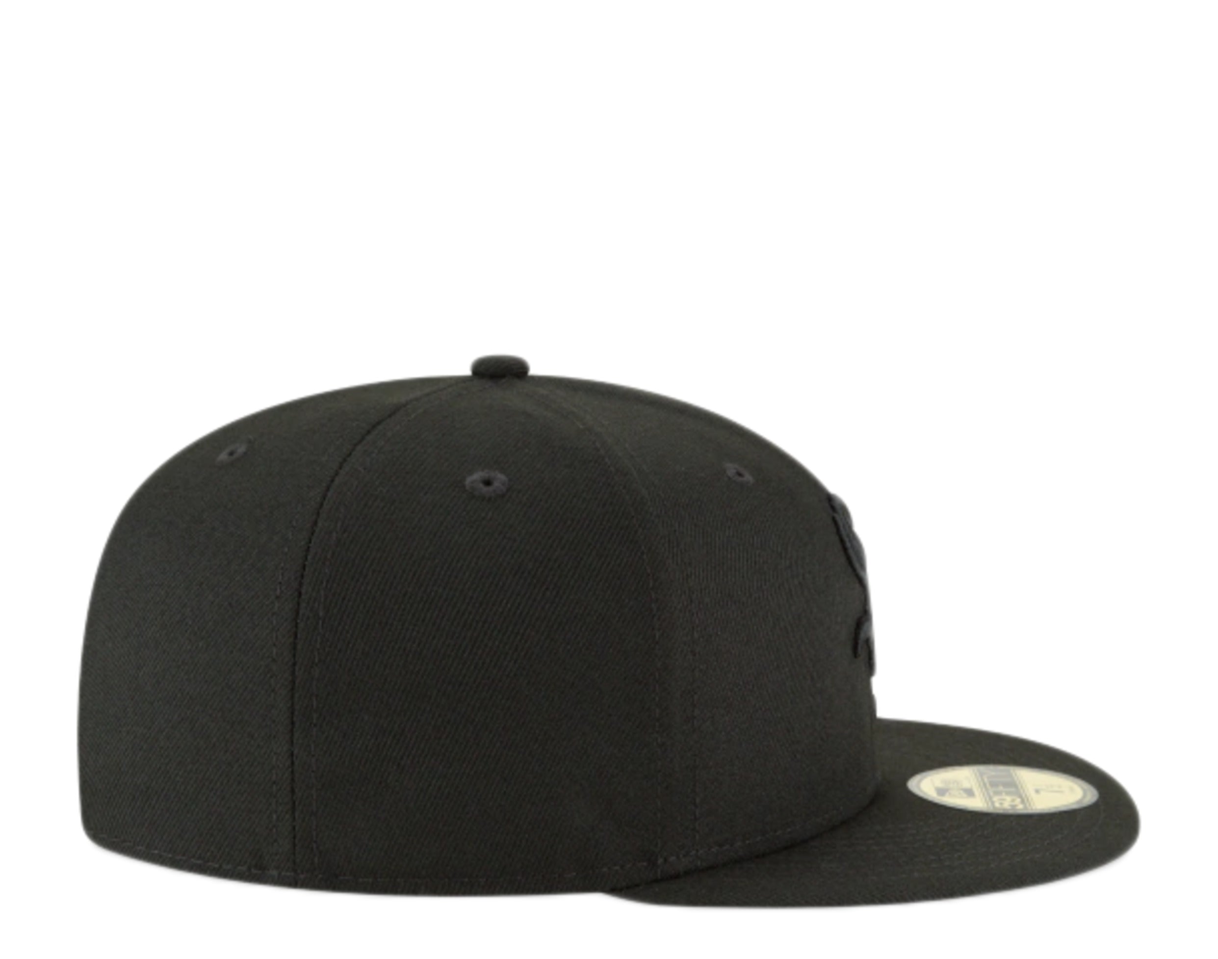 New Era 59Fifty MLB Chicago White Sox Blackout Basic Fitted Hat