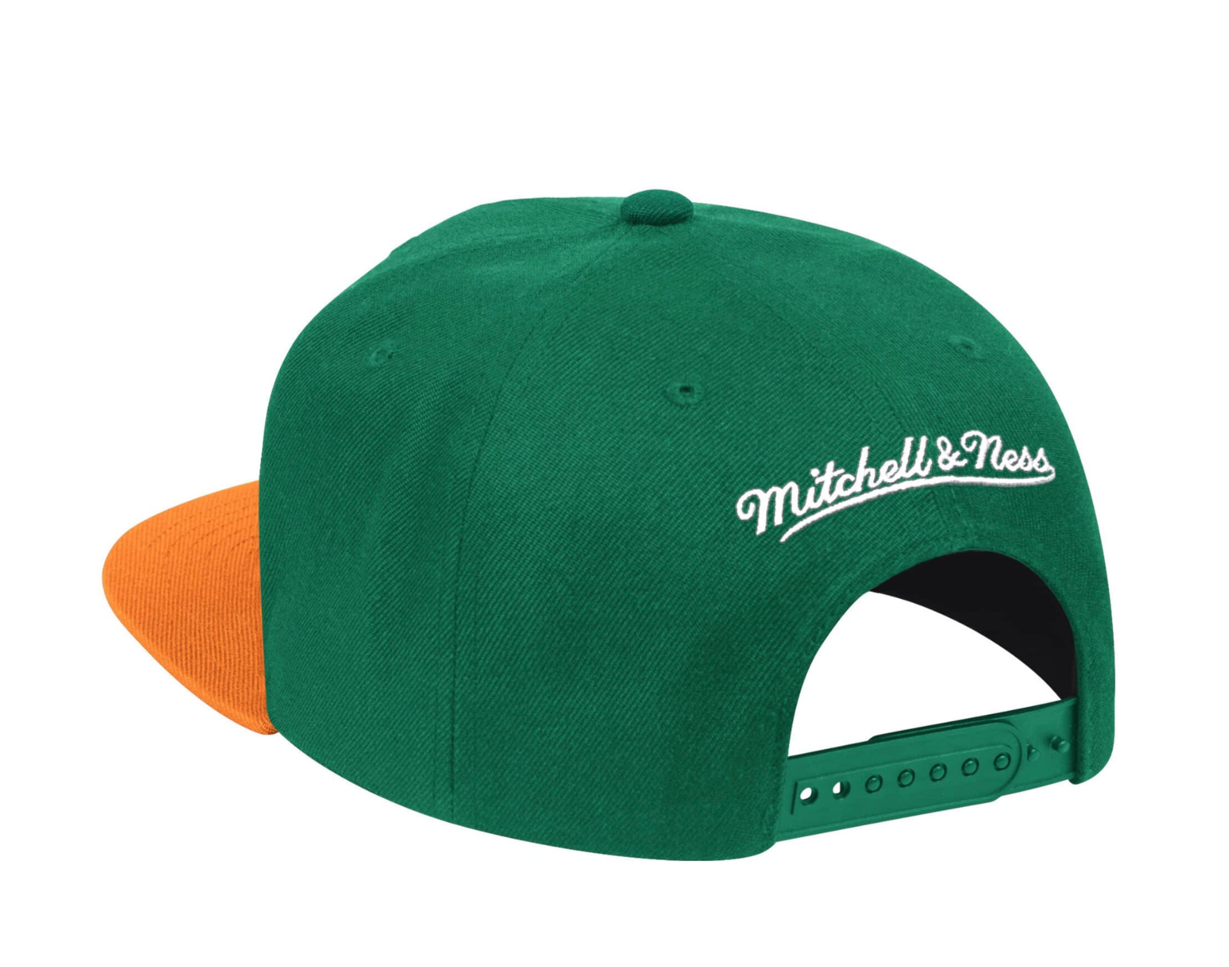 Mitchell & Ness New York Knicks St. Patrick's Day Team Snapback Hat –  NYCMode