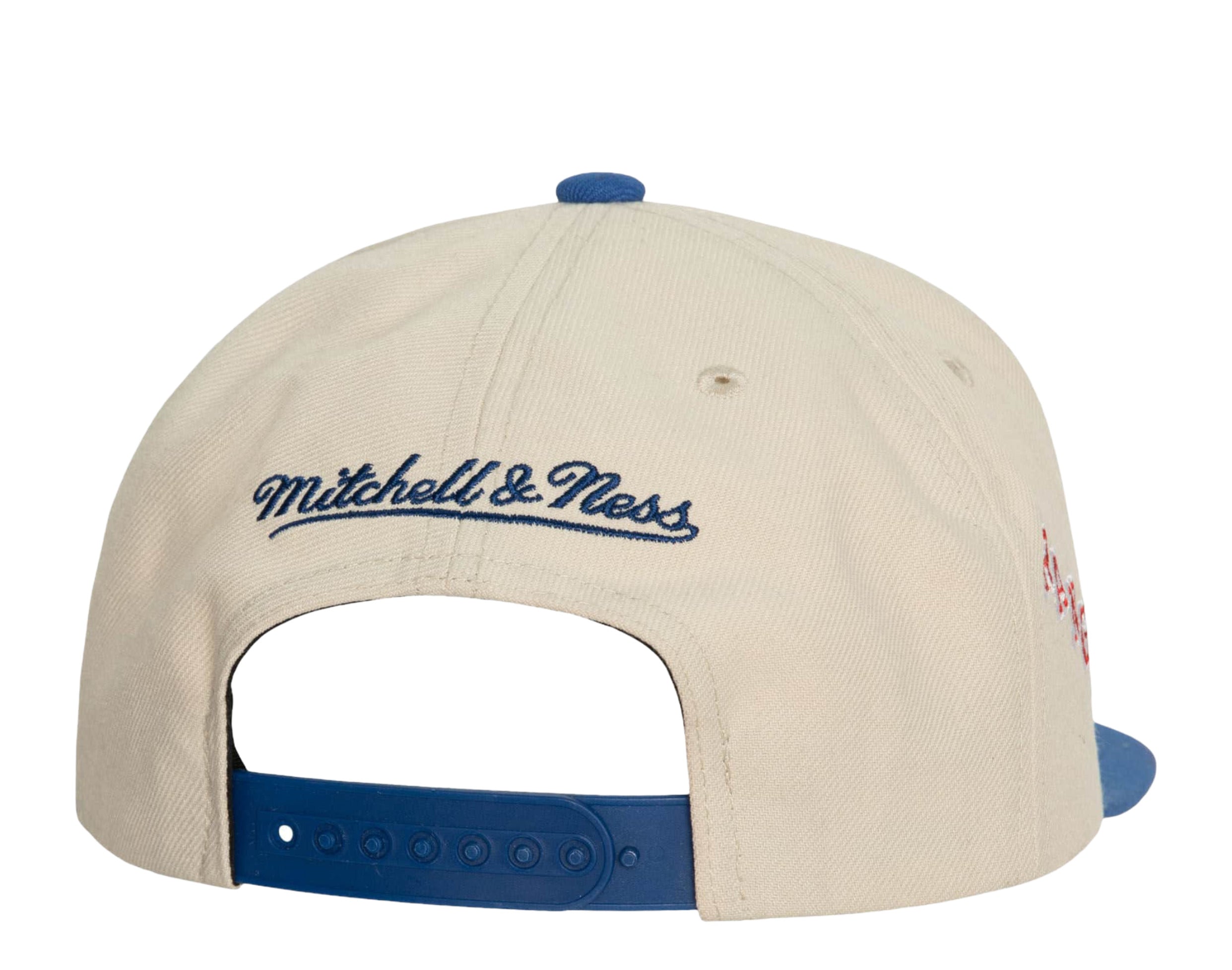 Men's Chicago Blackhawks Mitchell & Ness Cream/Black Vintage Snapback Hat