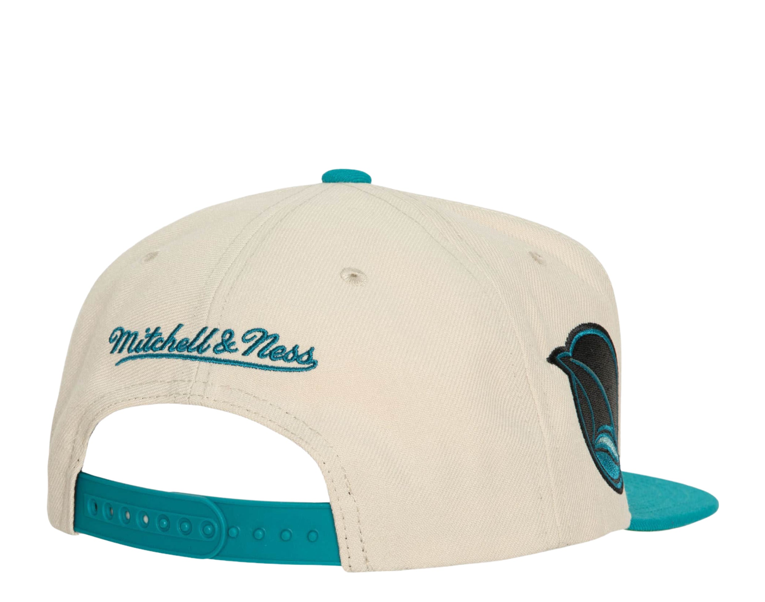 Mitchell & Ness NHL San Jose Sharks Vintage Cream Snapback Hat