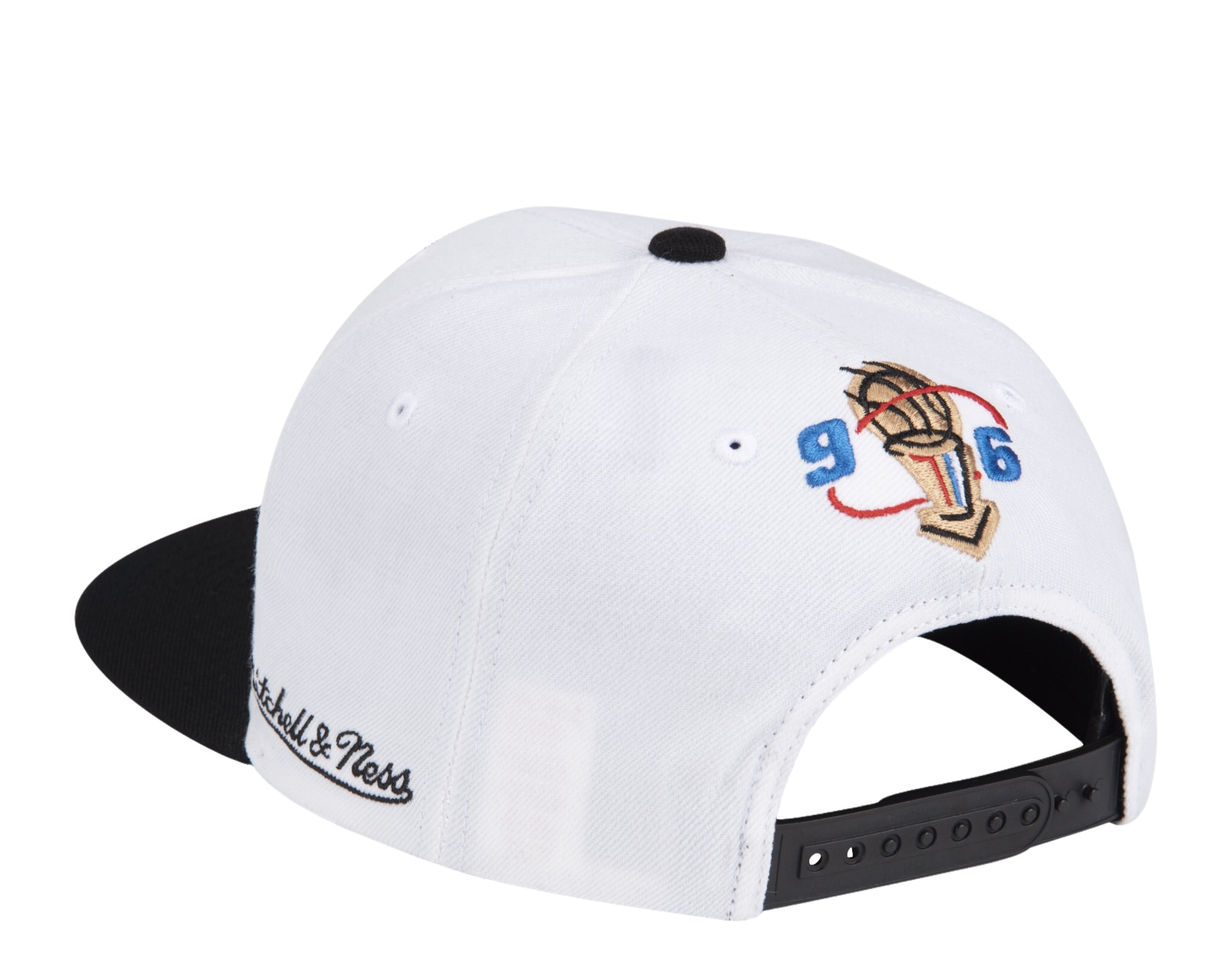 Mitchell & Ness Chicago Bulls Off White 2-Tone Snapback Hat - Hibbett