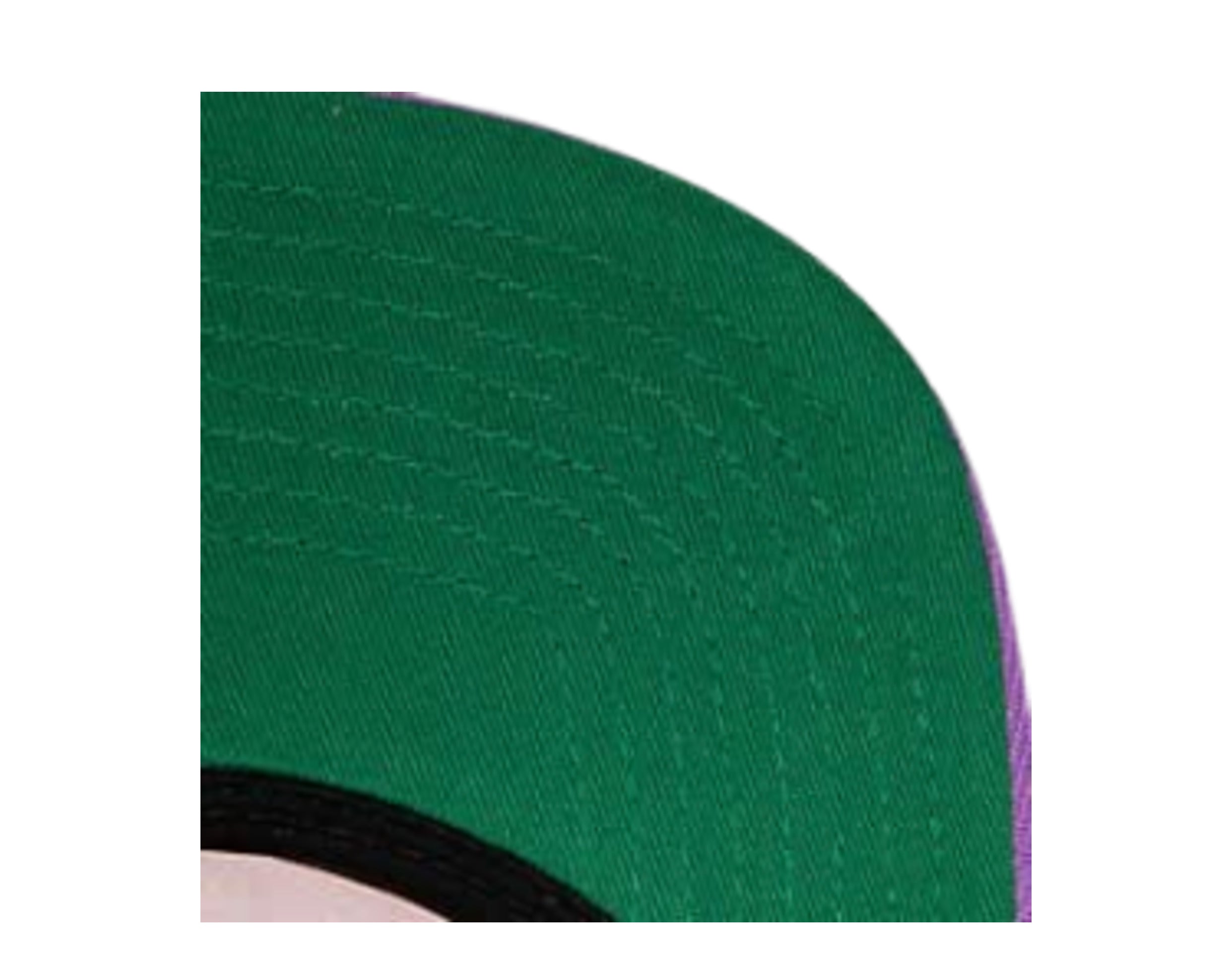 Men's Mitchell & Ness Black/Red Miami Heat Hardwood Classics Sharktooth  Snapback Hat