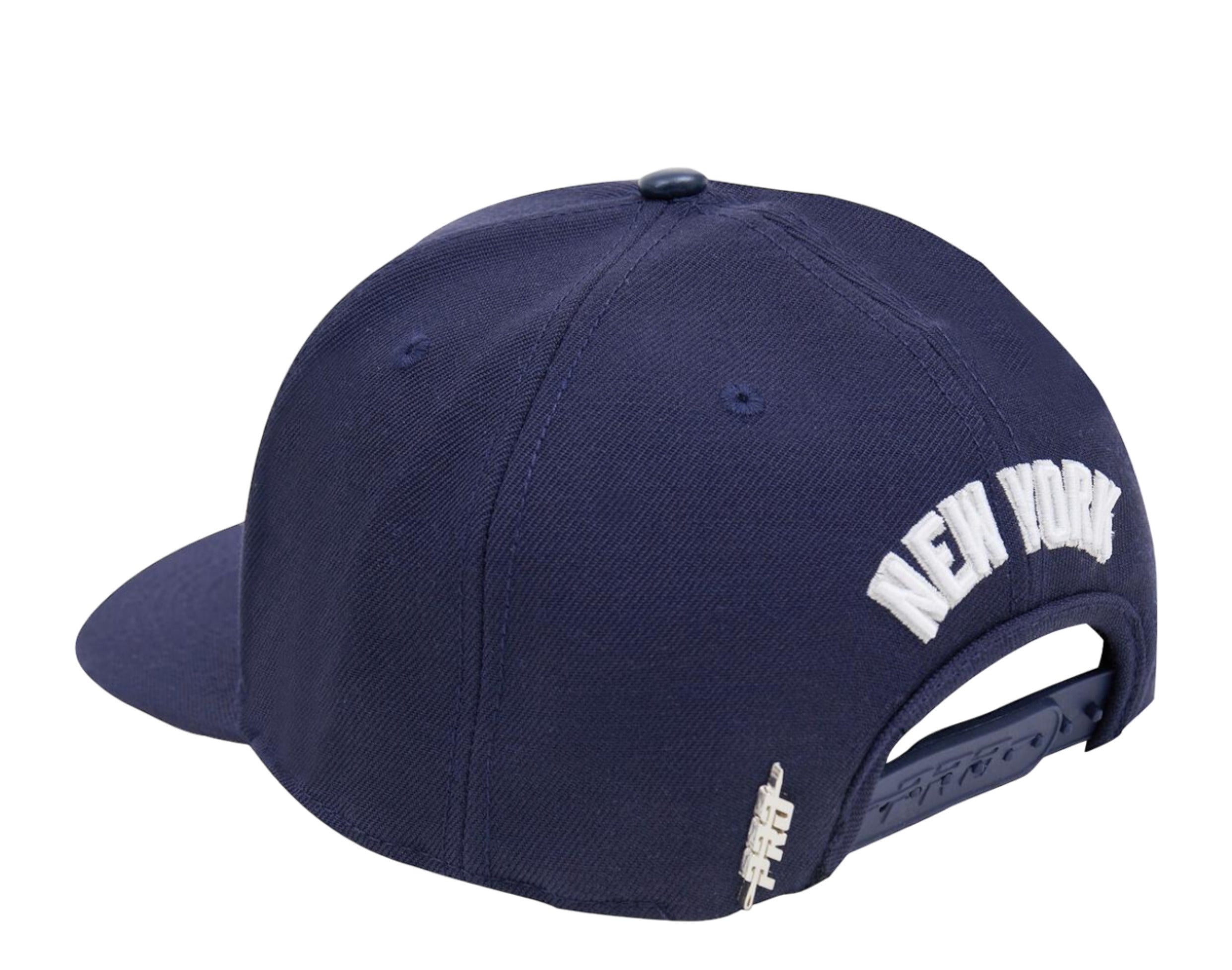 Men's New York Yankees Pro Standard White/Navy Logo Snapback Hat